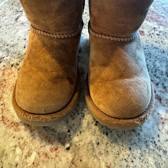 Size 10 Uggs - Picture 5 of 6